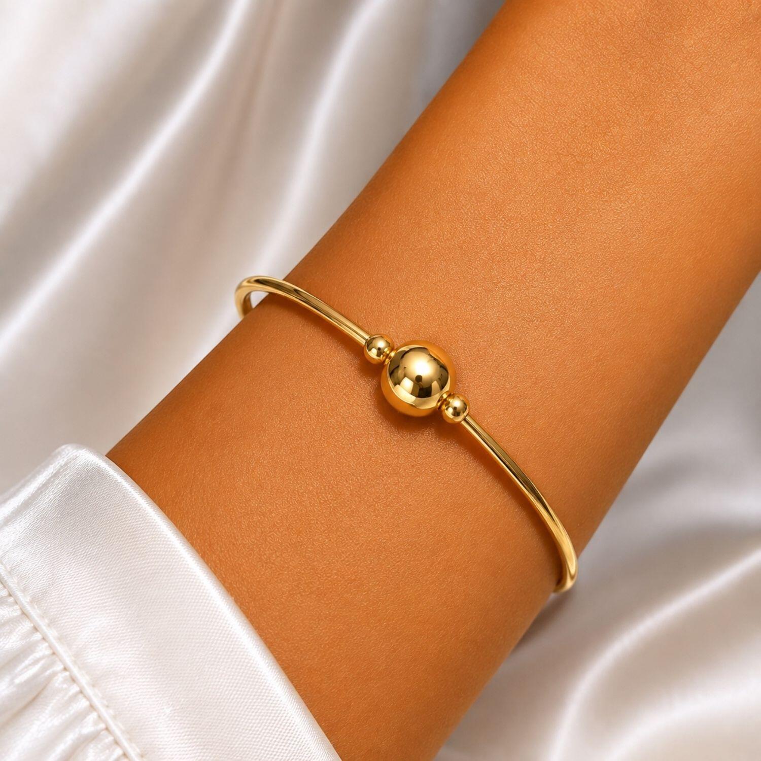 Bracelete Aberto com Bola Lisa 0.6 cm Banhado a Ouro