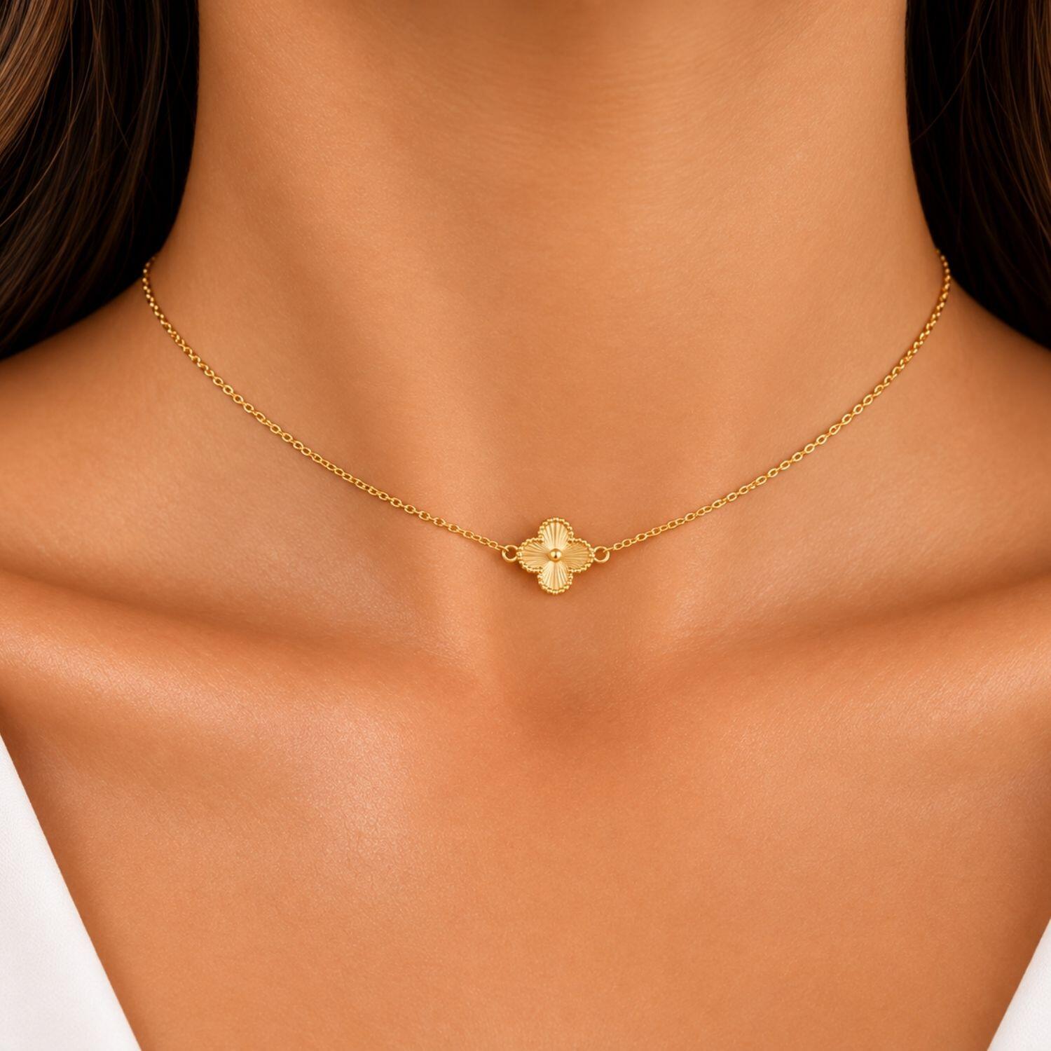 Choker Mini Elo com Flor 4 Pétalas Banhado a Ouro