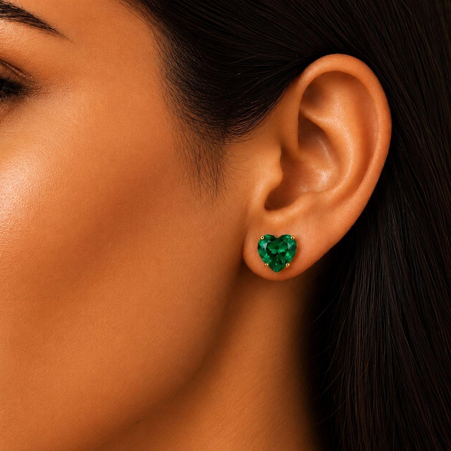 Brinco Coração Zircônia Esmeralda Banhado a Ouro