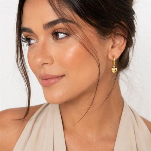 Brinco Argola Meia Cana 1.5 cm com Coração Liso Banhado em Ouro 18k