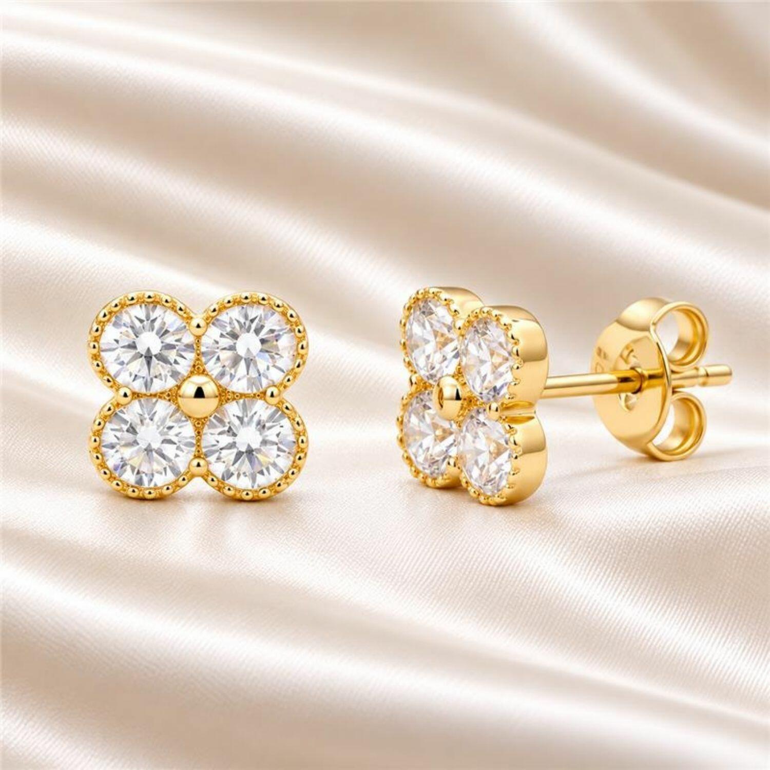 Brinco Mini Flor 4 Pétalas Zircônia Cristal Banhado a Ouro