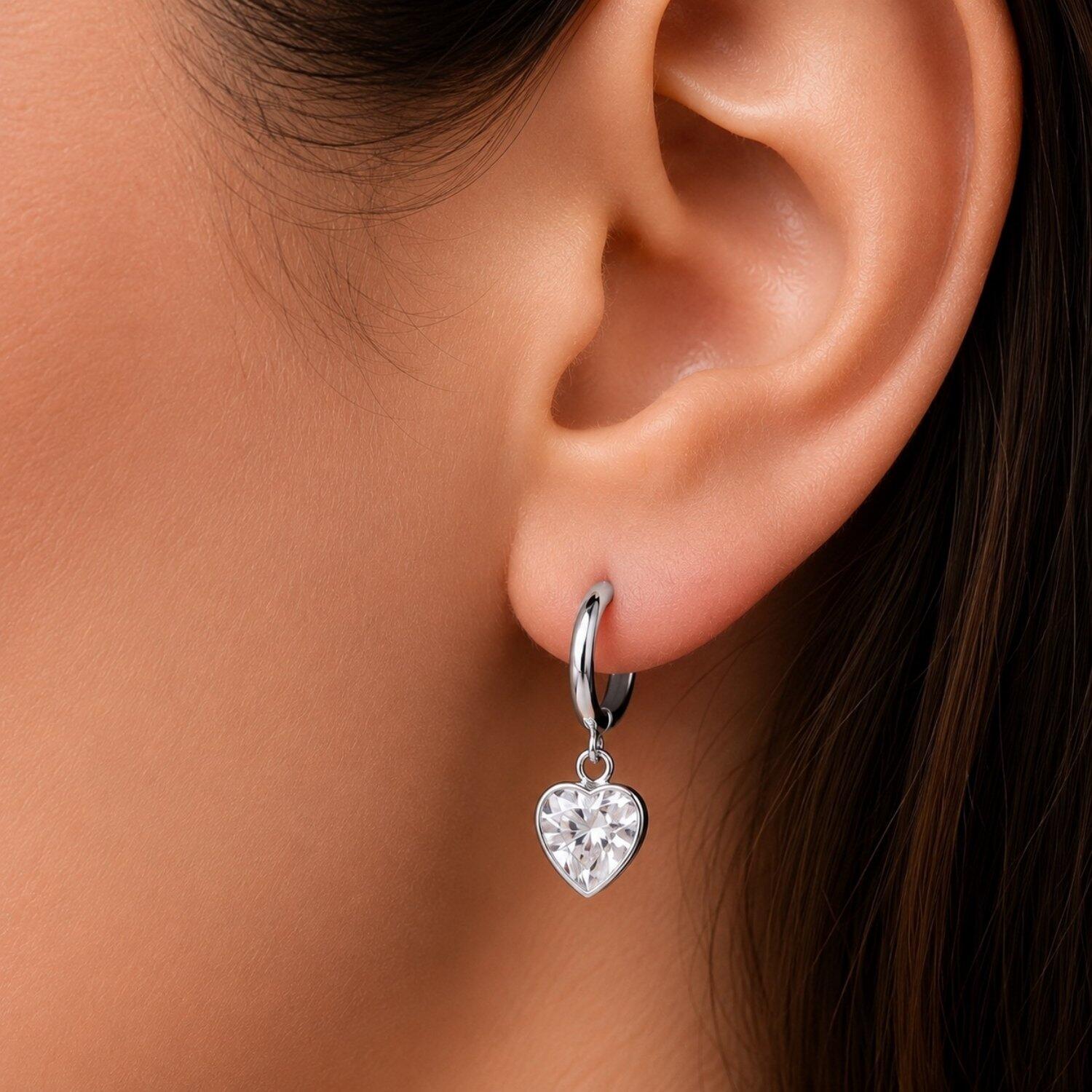 Brinco Argola com Coração Zircônia Cristal Banhado a Prata