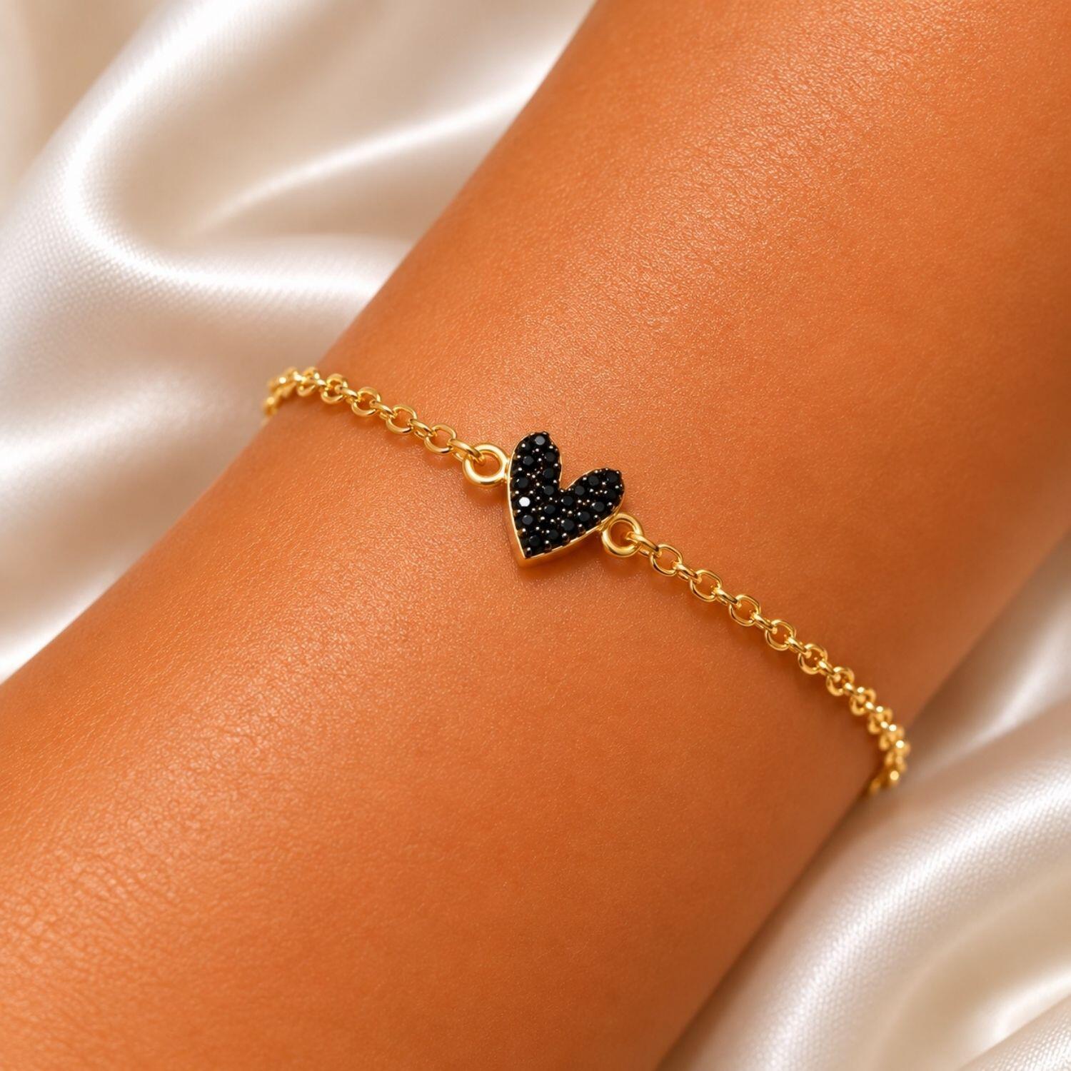 Pulseira com Coração Micro Zircônia Negra Banhado a Ouro