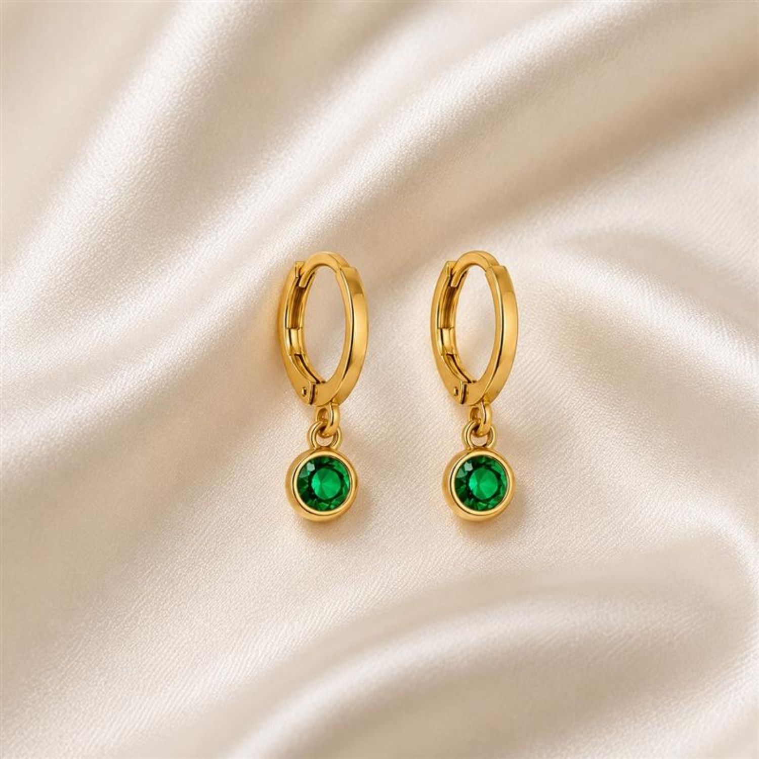 Brinco Infantil Argola Ponto de Luz Zircônia Esmeralda Banhado a Ouro