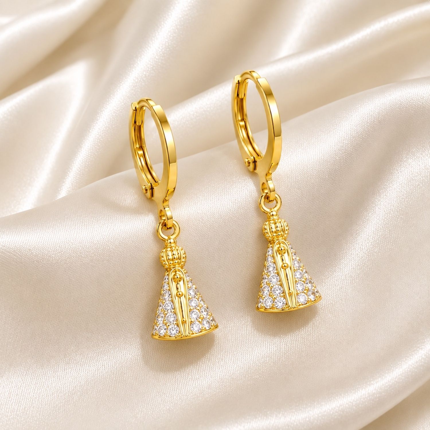 Brinco Argola Nossa Senhora Aparecida Zircônia Cristal Banhado a Ouro