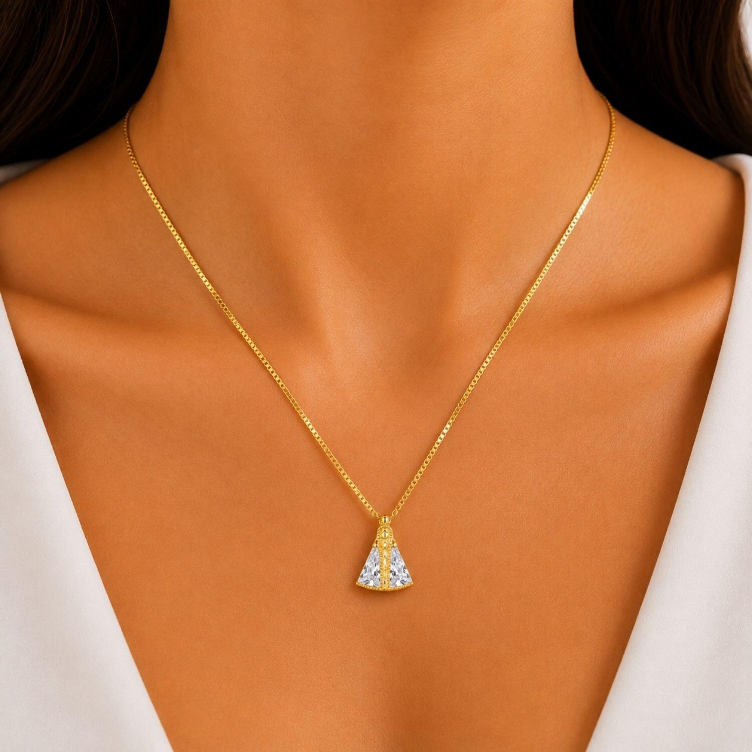 Colar Nossa Senhora Aparecida Zircônia Cristal Banhado a Ouro