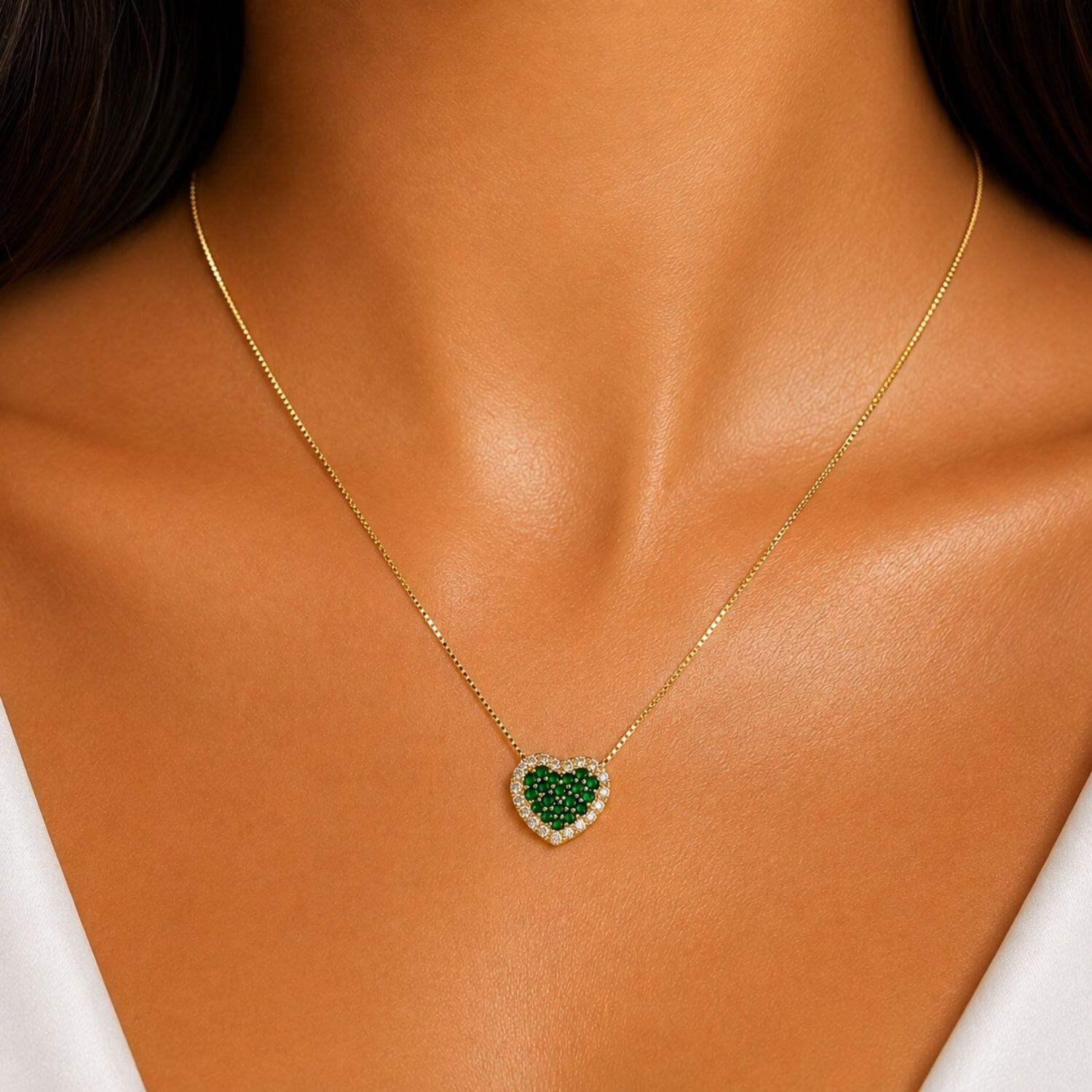 Colar Coração Zircônia Cristal e Esmeralda Banhado a Ouro