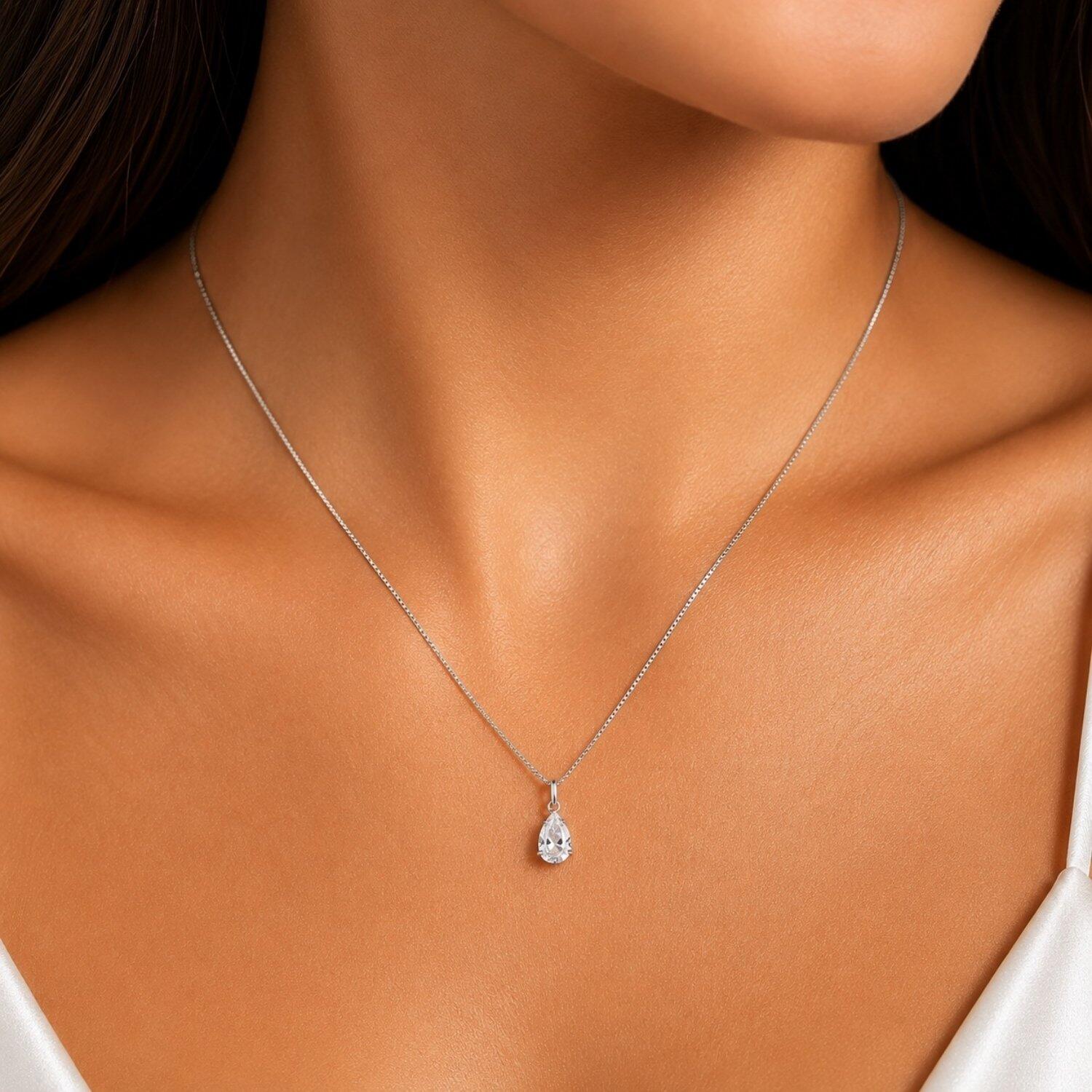 Colar com Gota Zircônia Cristal Banhado a Prata