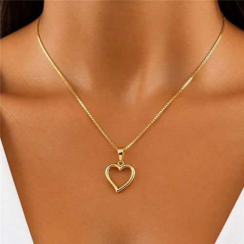 Colar Coração Vazado Liso Banhado a Ouro