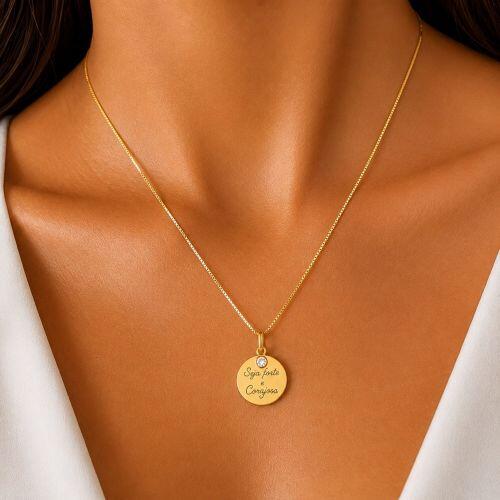 Colar Seja Forte e Corajosa com Ponto de Luz Banhado em Ouro 18k