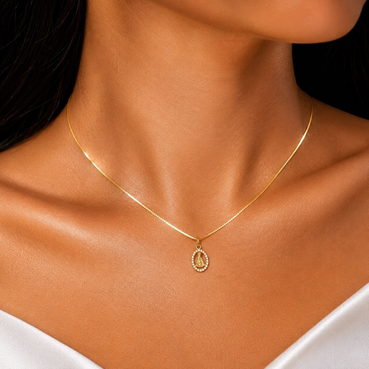 Colar com Mini Nossa Senhora Aparecida Zircônia Cristal Banhado a Ouro