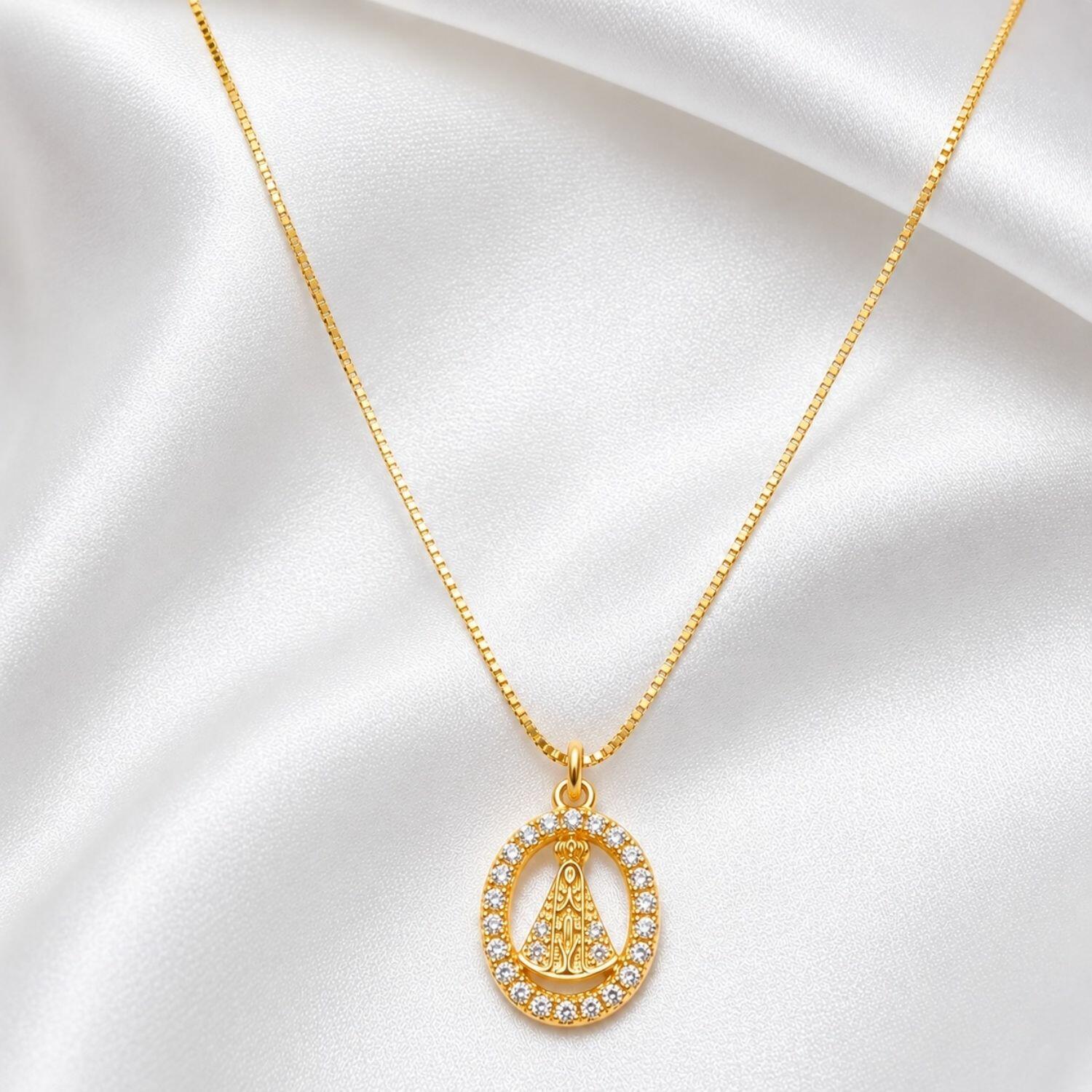 Colar com Mini Nossa Senhora Aparecida Zircônia Cristal Banhado a Ouro