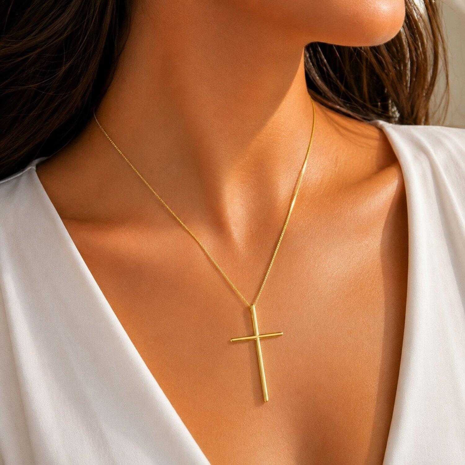 Colar Cruz Lisa Banhado a Ouro