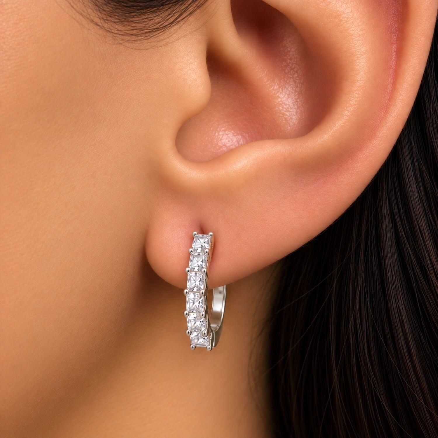Brinco Argola Zircônia Cristal Banhado a Prata