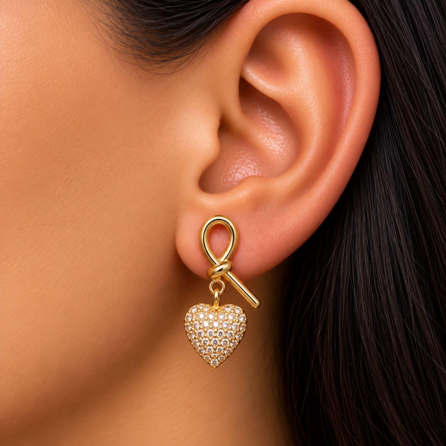 Brinco Laço com Coração Zircônia Cristal Banhado a Ouro