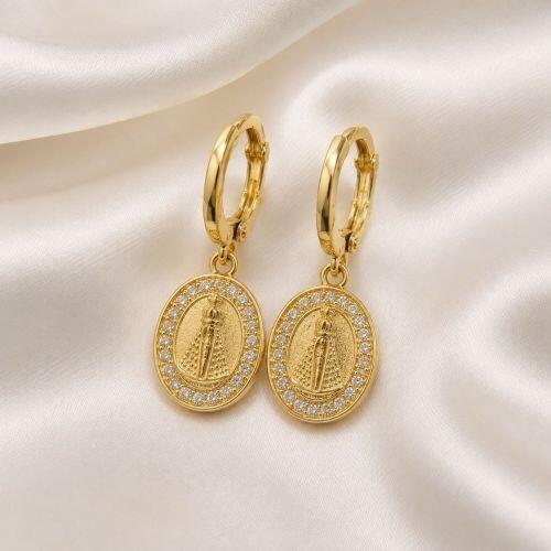 Brinco Argola Nossa Aparecida Micro Zirc�nia Cristal Banhado a Ouro