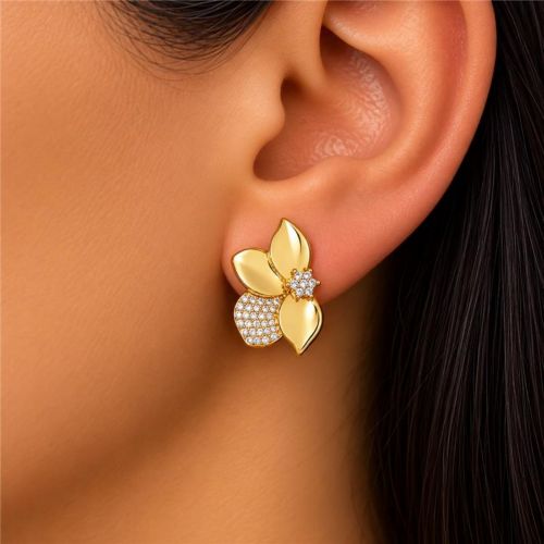 Brinco Flor 4 P�talas com Detalhes Zirc�nia Cristal Banhado a Ouro