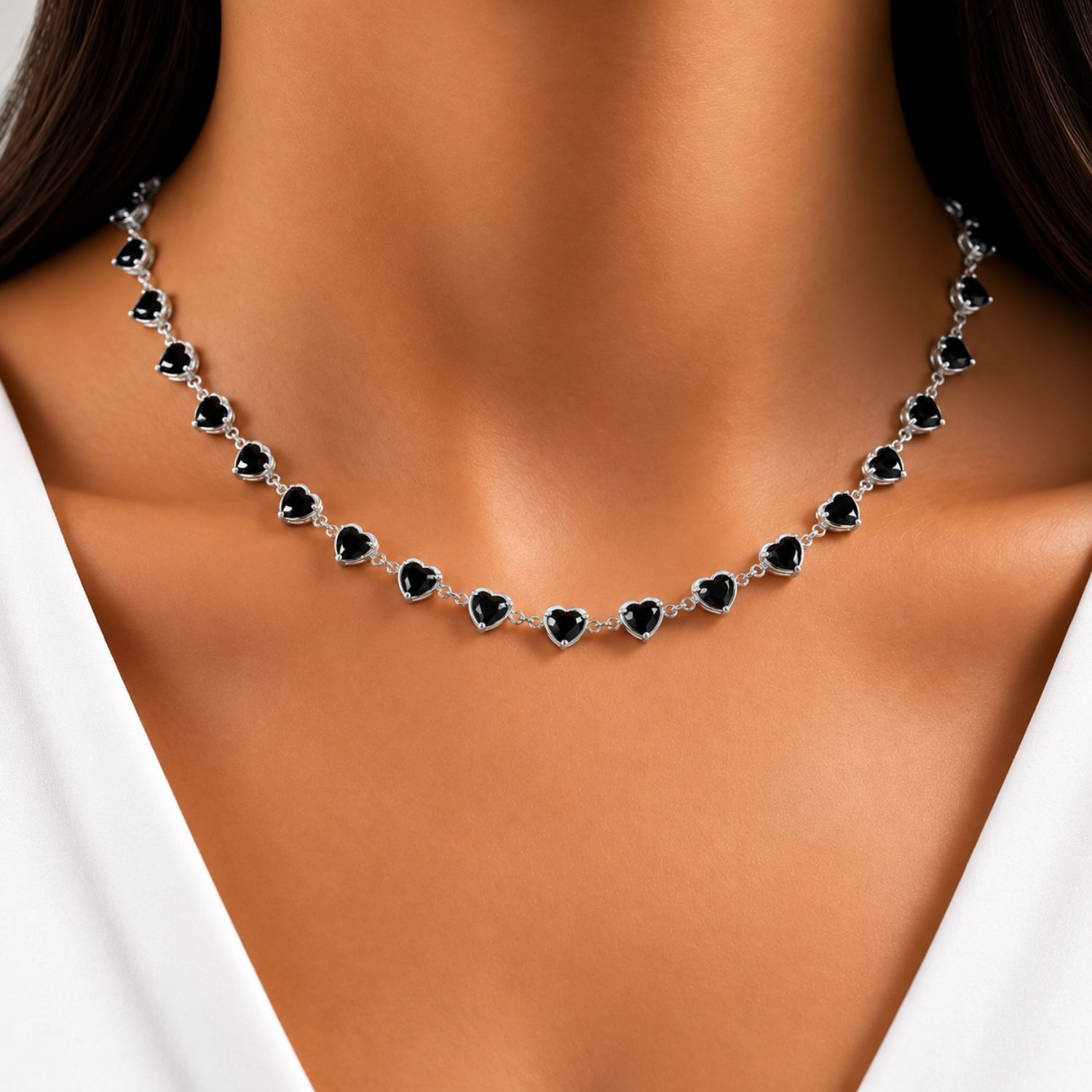 Colar Corações Cristal Negro Banhado a Prata