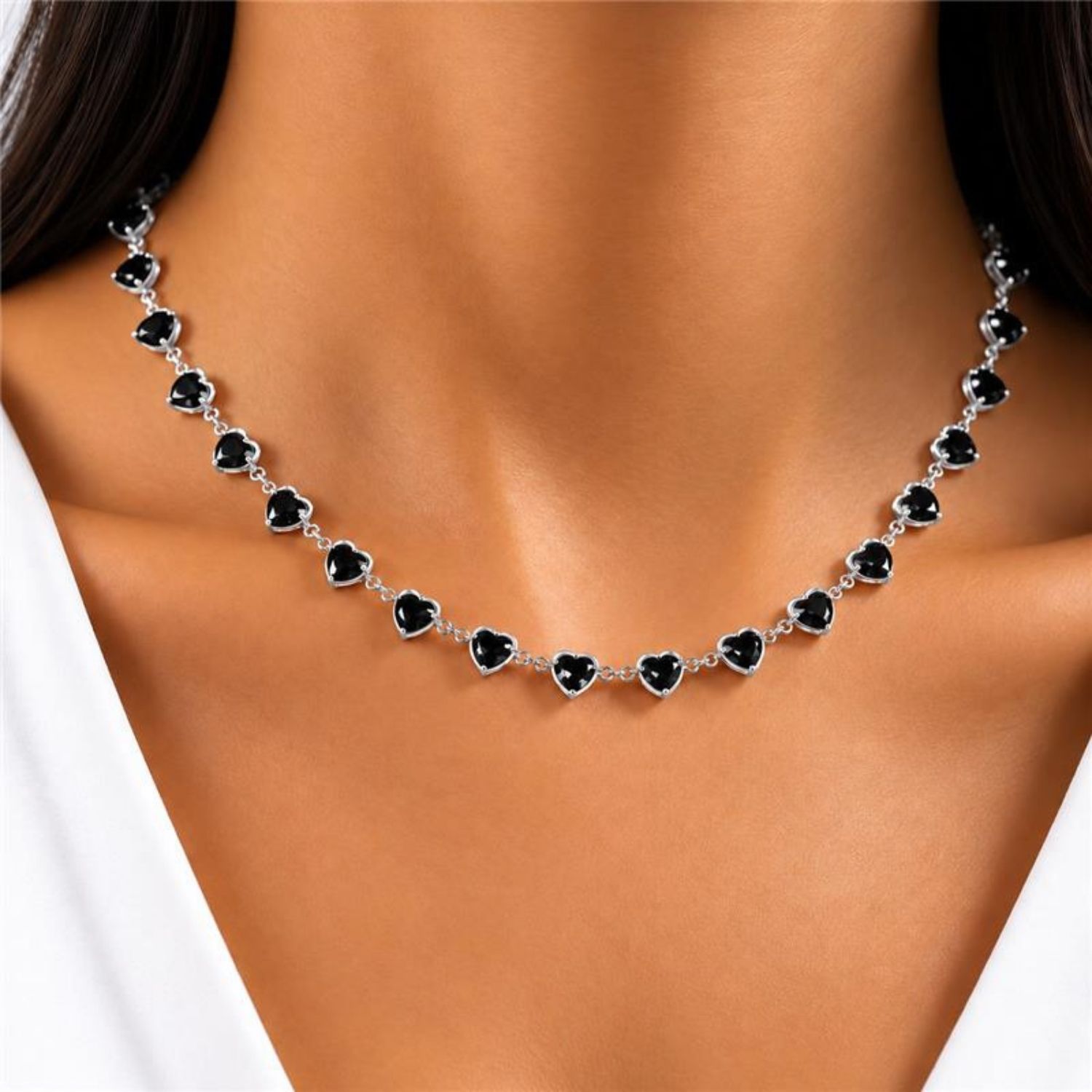 Colar Corações Cristal Negro Banhado a Prata