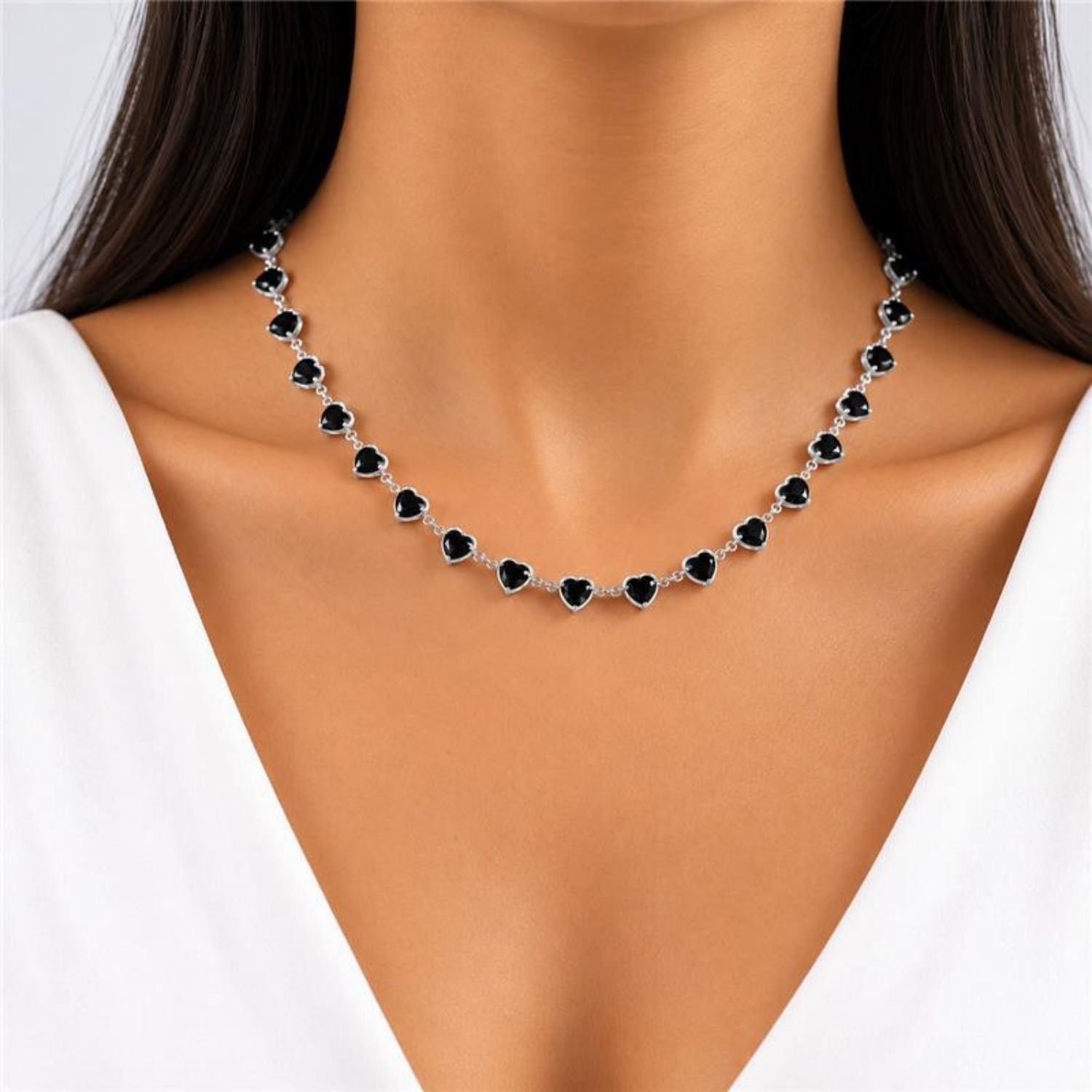Colar Corações Cristal Negro Banhado a Prata