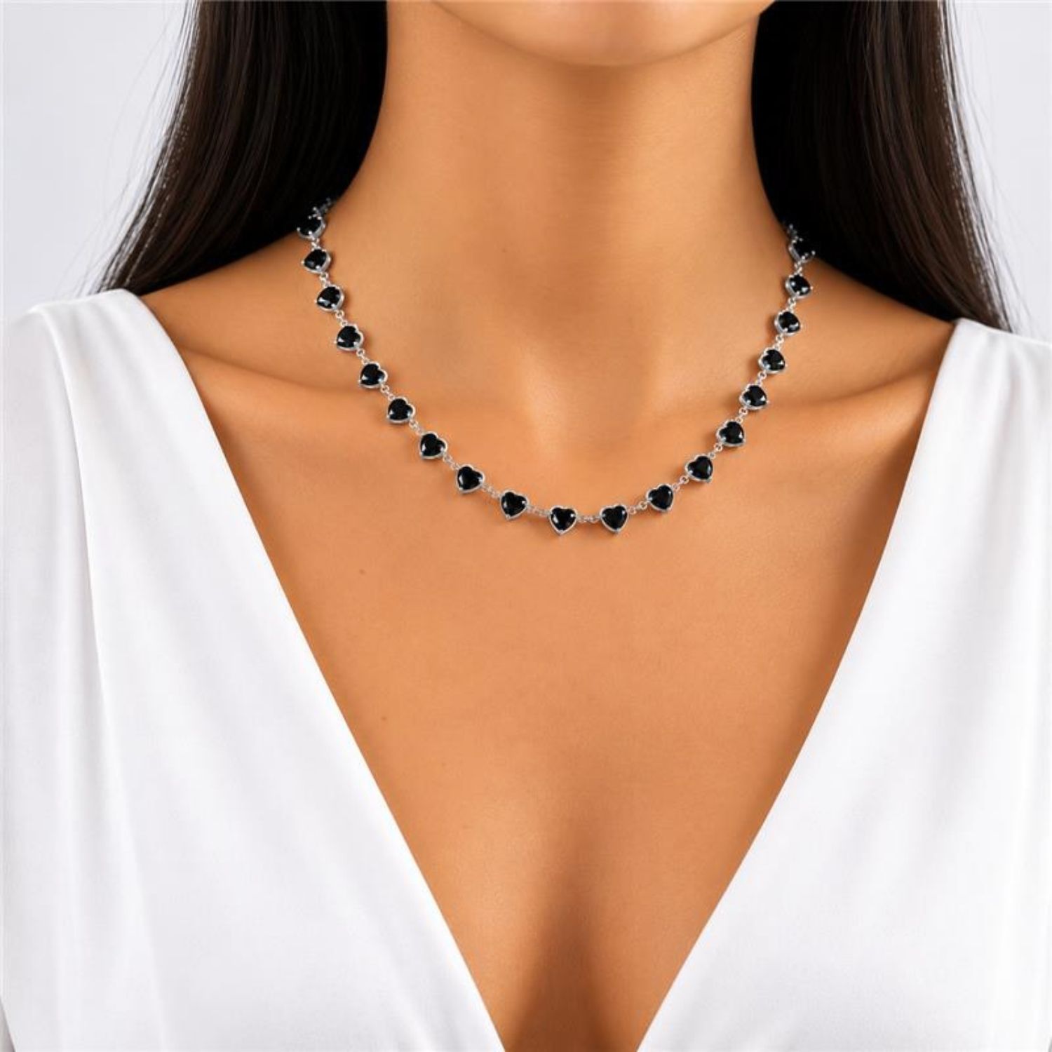 Colar Corações Cristal Negro Banhado a Prata