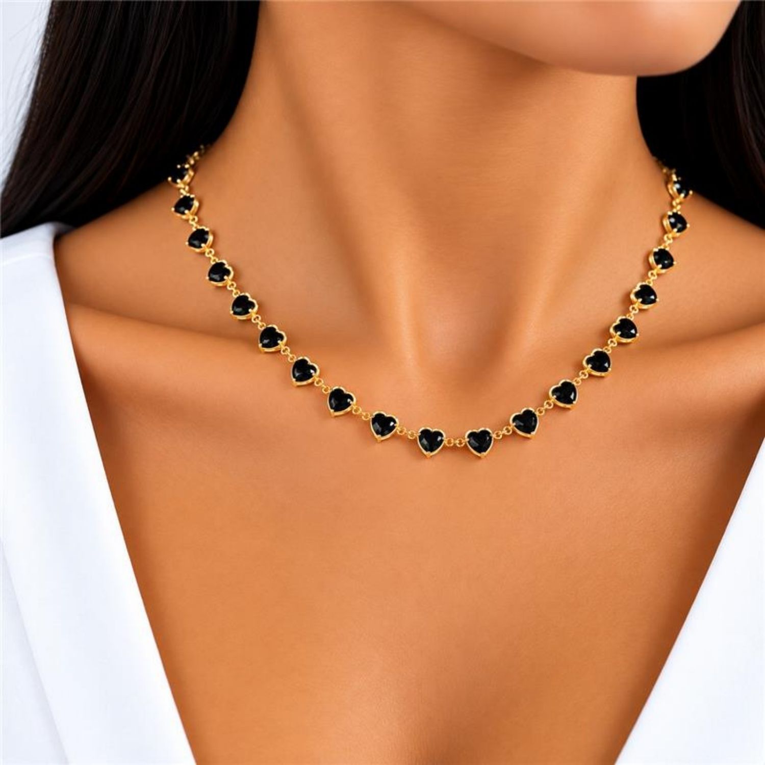 Colar Corações Cristal Negro Banhado a Ouro