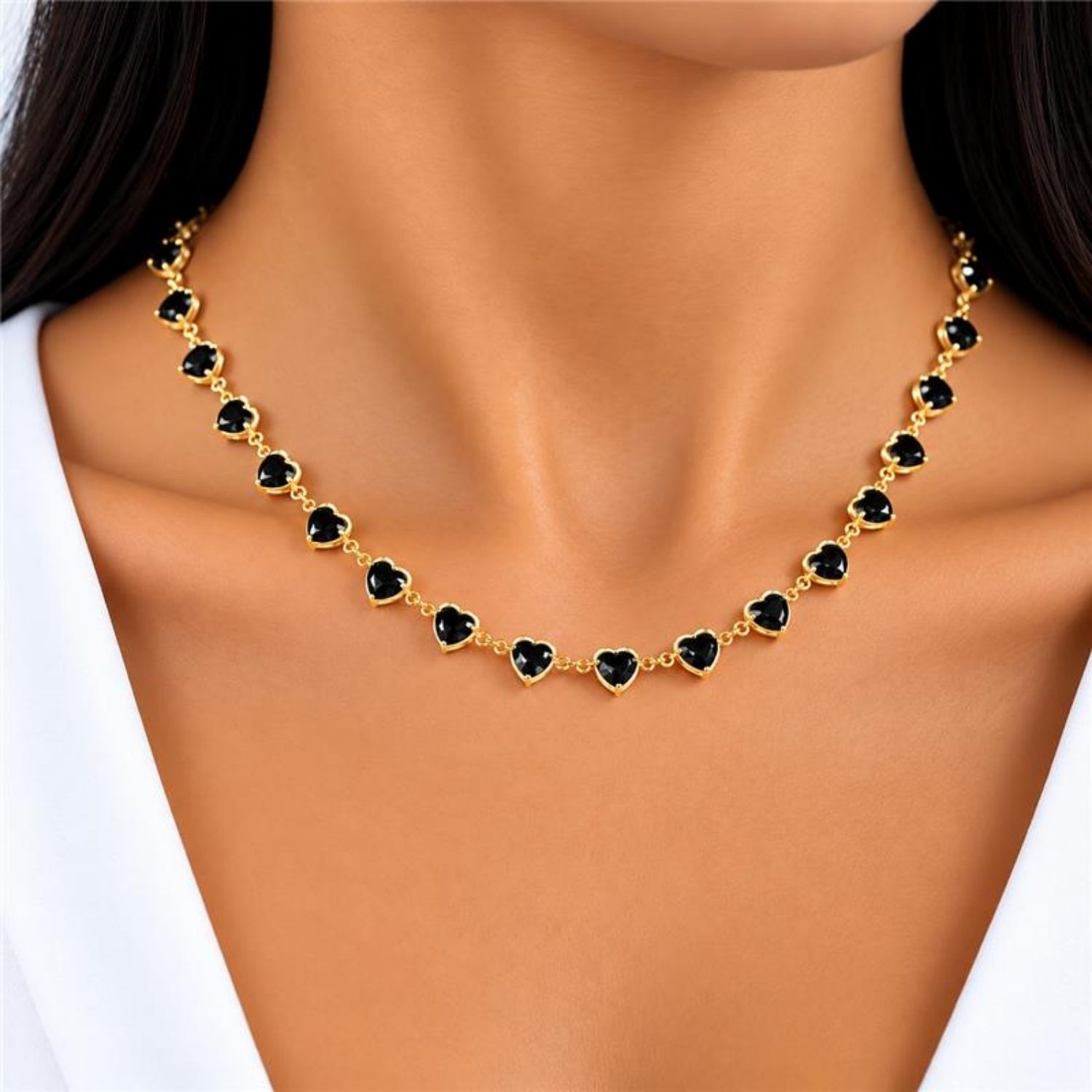 Colar Corações Cristal Negro Banhado a Ouro