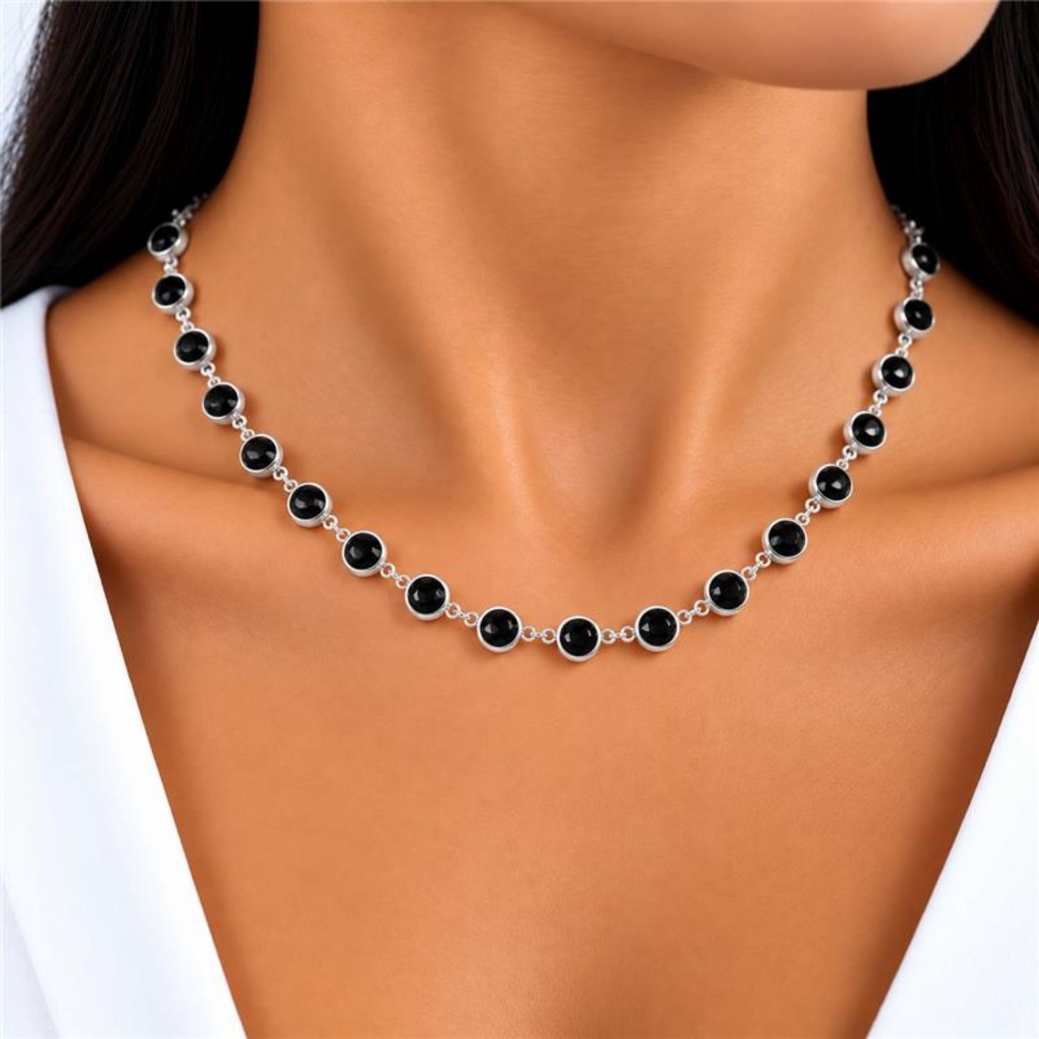 Colar Cristal Negro Redondo Banhado a Prata