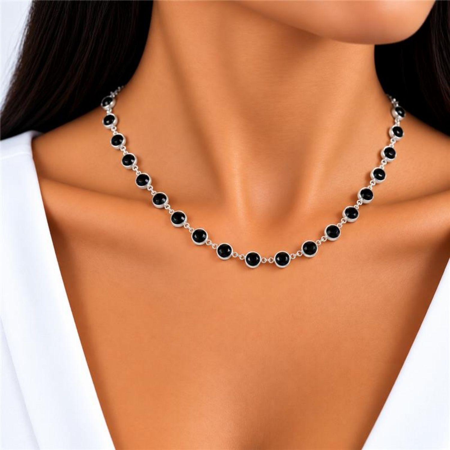 Colar Cristal Negro Redondo Banhado a Prata