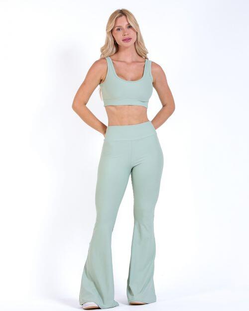 Conjunto Calça Flare Light + Top Scandal Basic