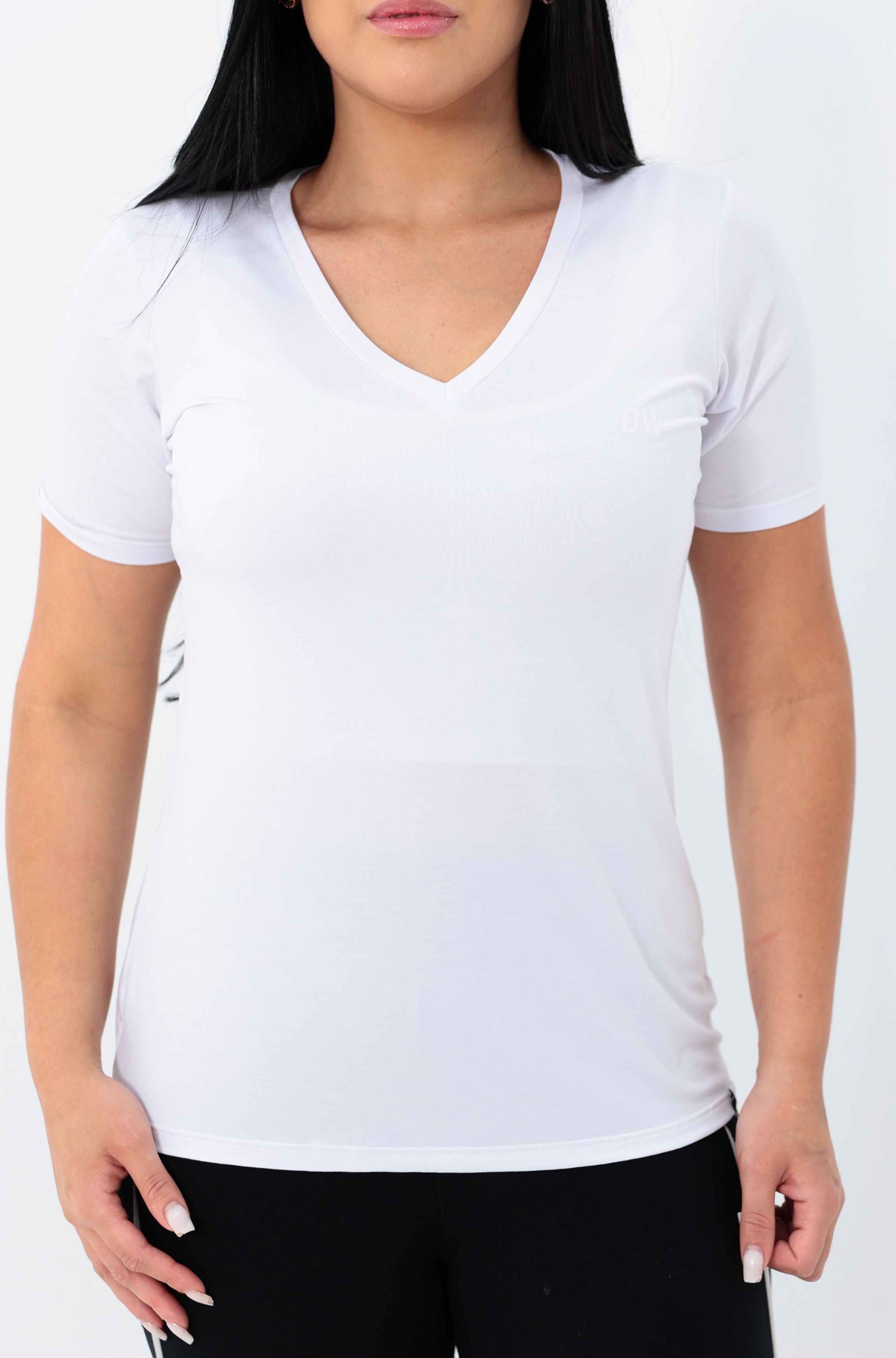 Camiseta OverModal Feminina Gola V / Essential Fit - Branca