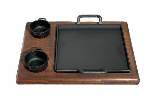 Chapa Petisco De Ferro 26x26 Com 2 Molheiras Com Madeira