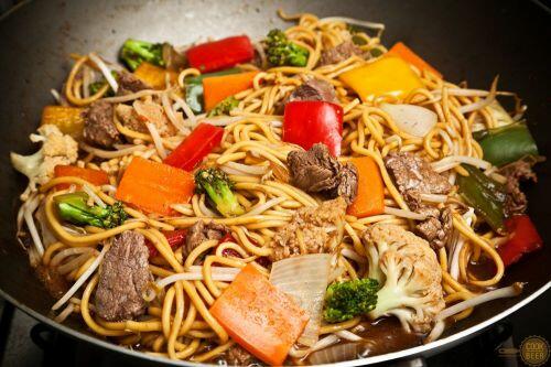 Panela Wok cabo de madeira 28 cm com tampa de ferro Lib