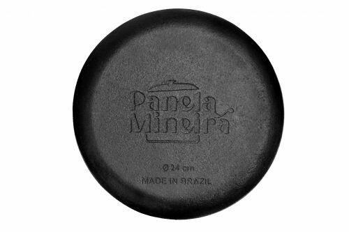 Prato de ferro fundido 24 cm com suporte de madeira Panela Mineira