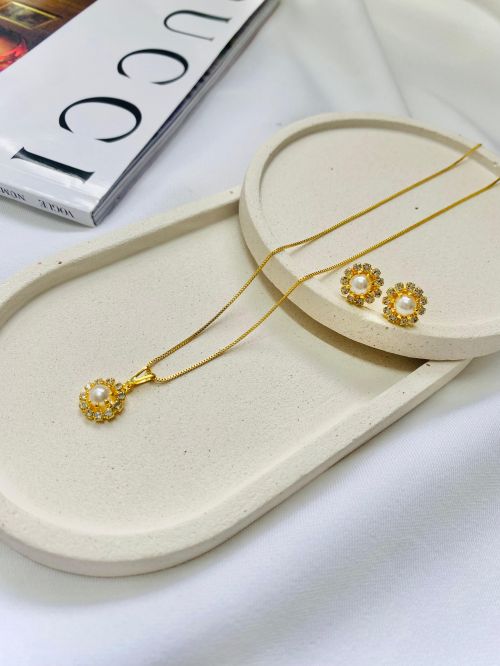 Conjunto P�rola Cravejado Dourado