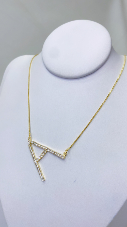 Colar Inicial Cravejado Dourado