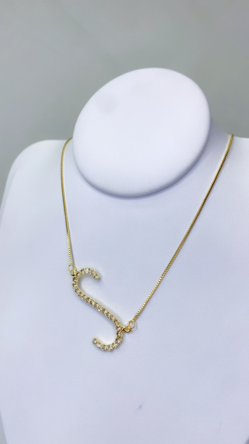 Colar Inicial Cravejado Dourado