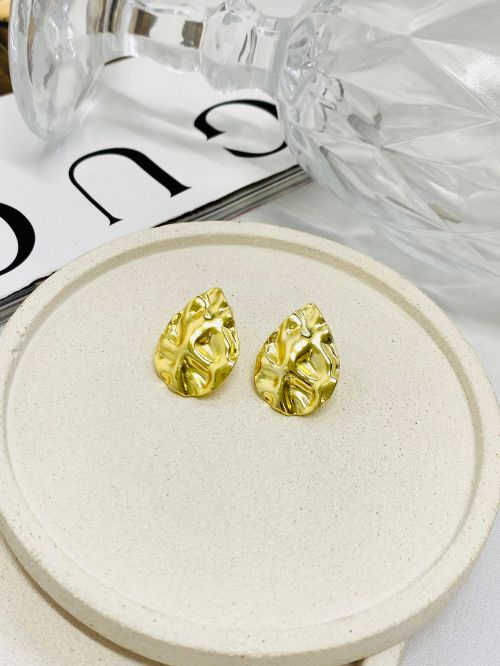 Brinco Gota Cheio Martelado Dourado