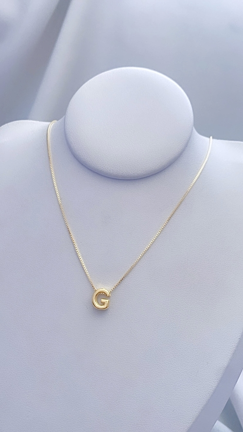 Colar Inicial Minimalista Dourado