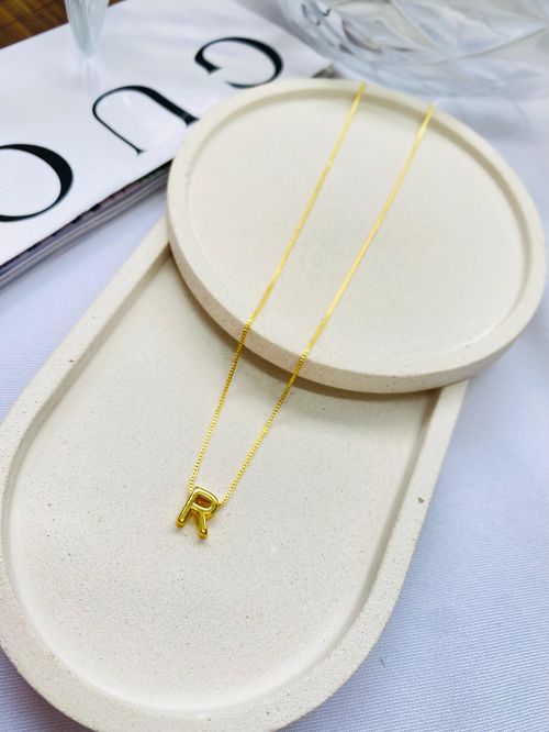 Colar Inicial Minimalista Dourado