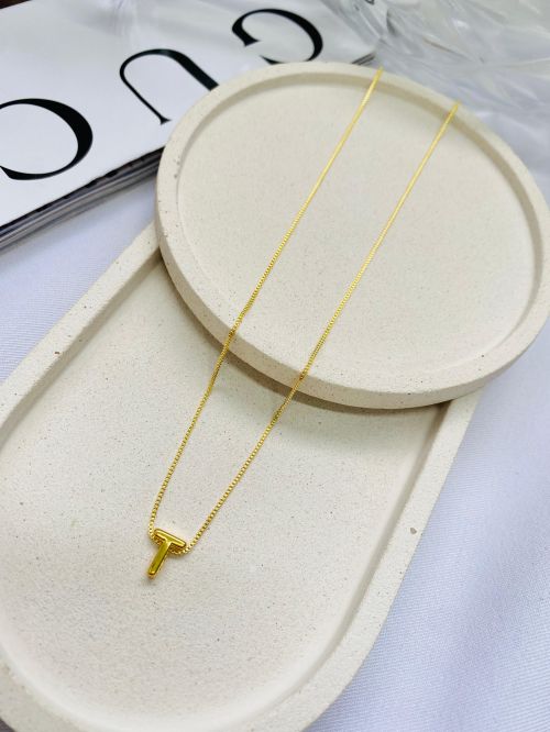 Colar Inicial Minimalista Dourado