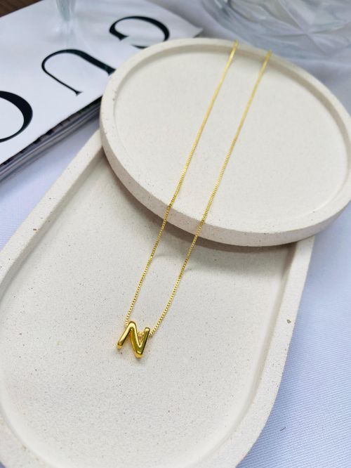 Colar Inicial Minimalista Dourado