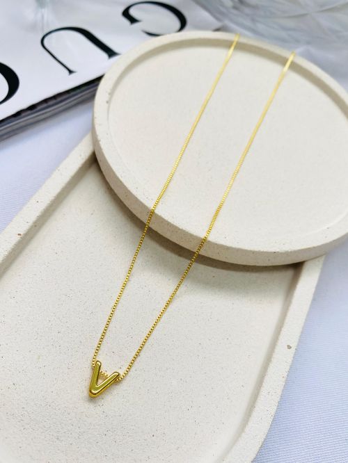 Colar Inicial Minimalista Dourado