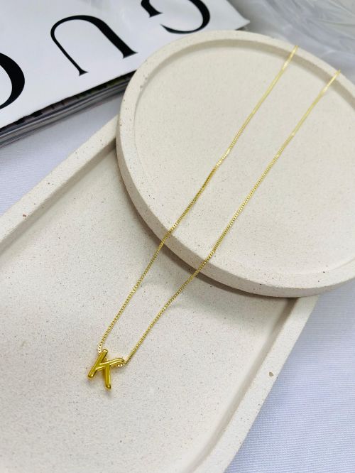 Colar Inicial Minimalista Dourado