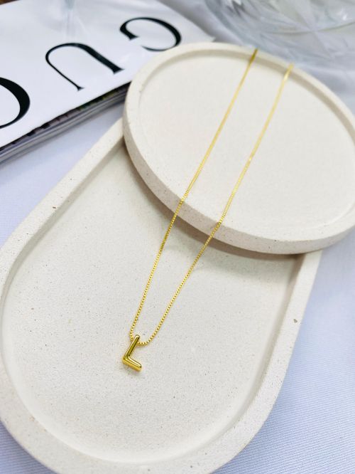 Colar Inicial Minimalista Dourado