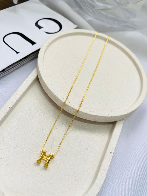 Colar Inicial Minimalista Dourado