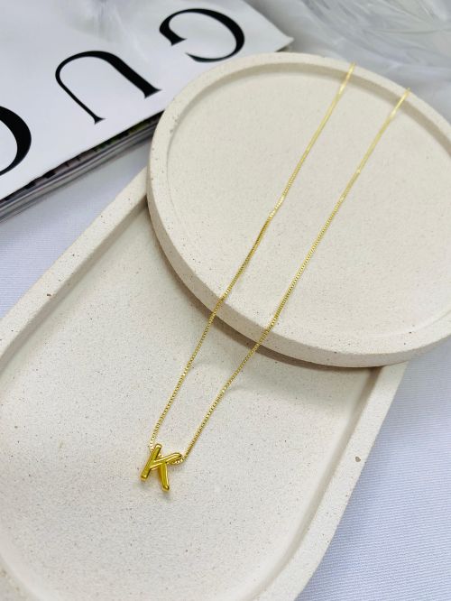 Colar Inicial Minimalista Dourado
