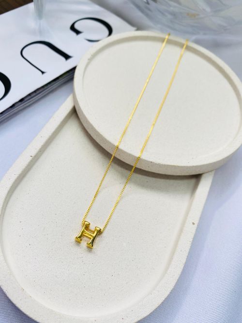 Colar Inicial Minimalista Dourado
