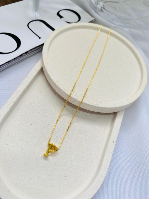 Colar Inicial Minimalista Dourado