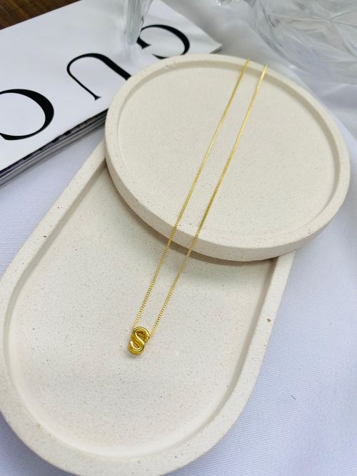 Colar Inicial Minimalista Dourado